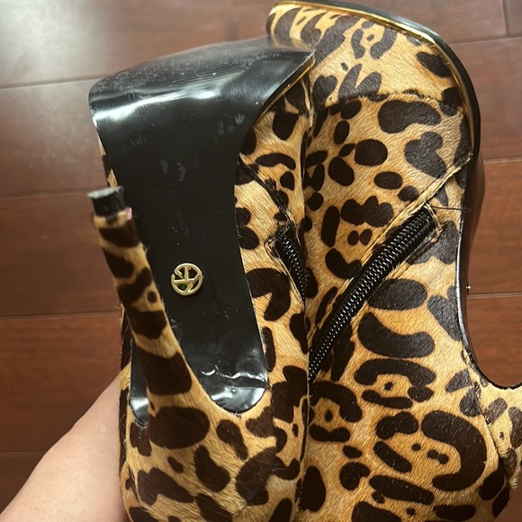 Kurt Geiger leather ankle boots animal print size 38 us 7 - Picture 4 of 5